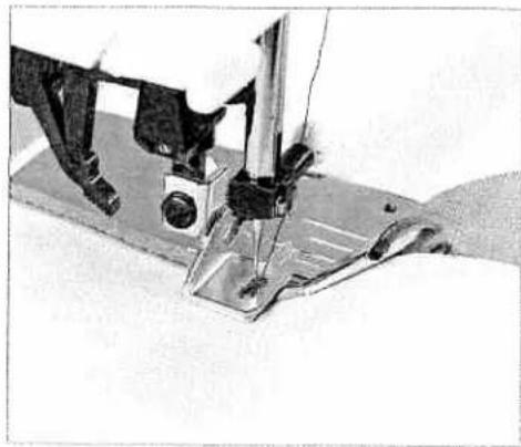 PFAFF performance 2056 - Free motion quilt foot - 1