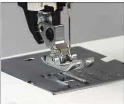 PFAFF performance 2058 - Snap on the presser foot - 1