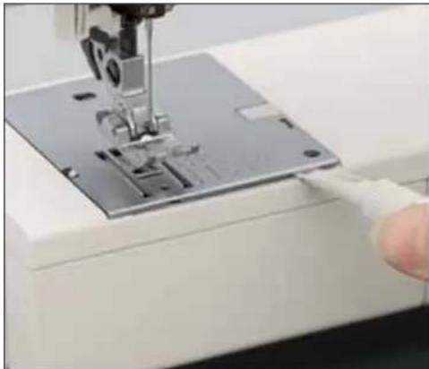 PFAFF performance 2058 - Cleaning the display - 1