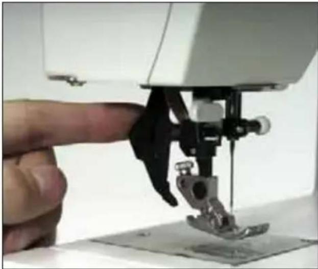 PFAFF select 1528 - Disengaging the IDT - 1