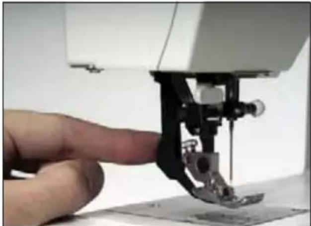 PFAFF select 1528 - Disengaging the IDT - 2