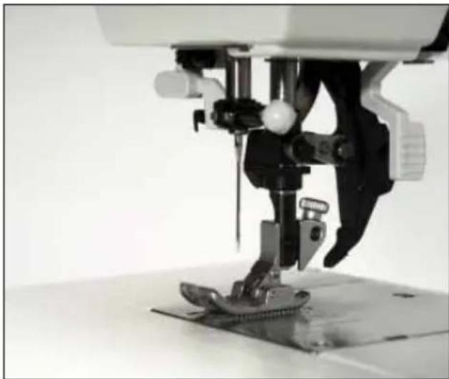 PFAFF select 1528 - Thread cutter - 2
