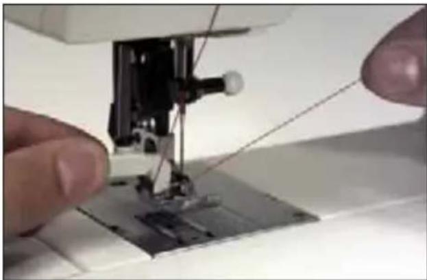 PFAFF select 1528 - Threading the needle thread - 4