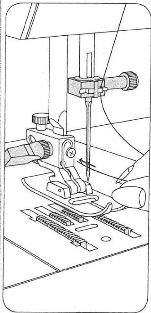 PFAFF tipmatic 1019 - Threading the needle - 1