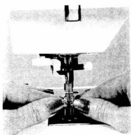 PFAFF tipmatic 6110 - Needle threader (Models 6120, 6150, 6230) - 5