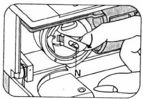 PFAFF tiptronic 1067 - Inserting the bobbin - 2