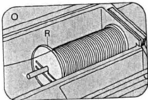 PFAFF tiptronic 1069 - Placing spool of thread on pin - 2