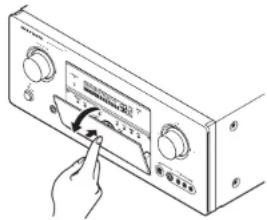 MARANTZ SR7002 - Ouverture et fermeture de la porte du panneau avant - 1