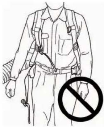 HUSQVARNA 570BTS - Adjusting the harness - 5
