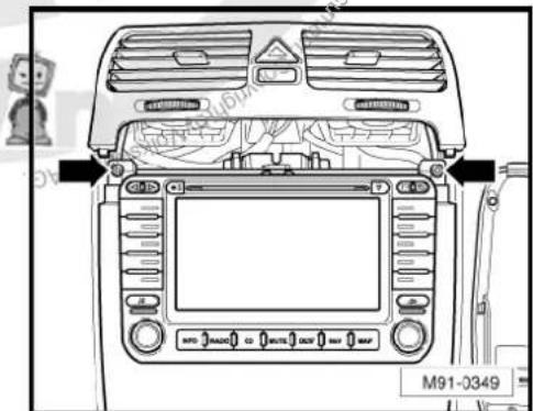 VOLKSWAGEN Golf Variant (2010) - Removing - 1