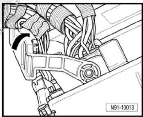VOLKSWAGEN Golf Variant (2010) - Removing - 5