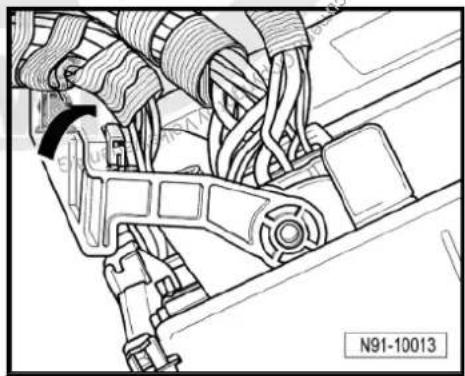 VOLKSWAGEN Golf Variant (2010) - Removing - 5