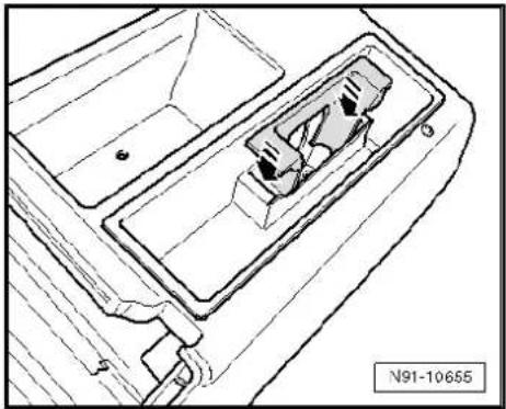 VOLKSWAGEN Golf Variant (2010) - Removing - 2