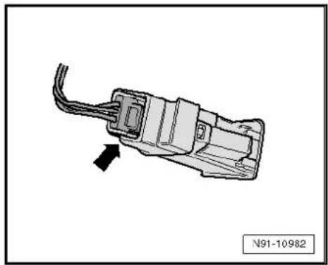 VOLKSWAGEN Golf Variant (2010) - Removal - 2