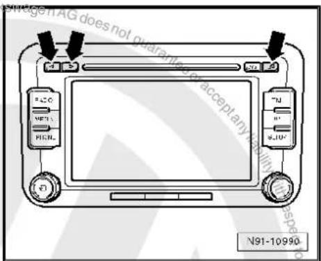 VOLKSWAGEN Golf Variant (2010) - Activating and deactivating transport protection device - 1