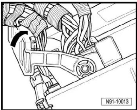 VOLKSWAGEN Golf Variant (2010) - Removing - 5