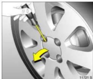 OPEL Combo (2009) - Changing wheels - 3