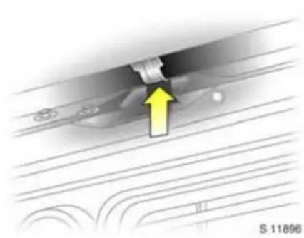 OPEL Movano (2008) - Bonnet release - 1