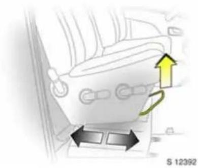 OPEL Movano (2008) - Unlocking the vehicle: Direct remote control unit towards vehicle, press button Ⓞ, pull door handle - 1