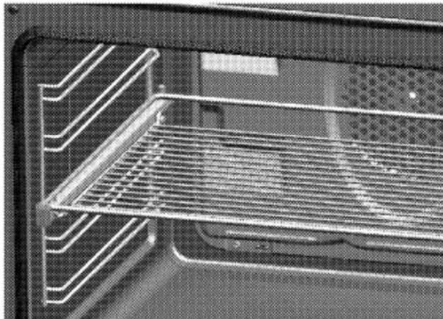 PRIVILEG PCCF 80211261 W - Placing the wire grill and tray onto the telescopic racks properly - 1