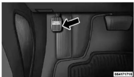 Chrysler 300 (2014) - FREINDESTATIONNEMENT - 1