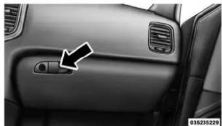 Chrysler 300 (2014) - Espacederangementdelaboîteà gants - 1
