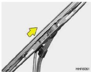 HYUNDAI Matrix (2007) - WINDSCREEN WASHER RESERVOIR REPLENISH- MENT - 1