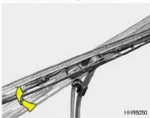 HYUNDAI Matrix (2007) - Replacing the Wiper Blades - 3