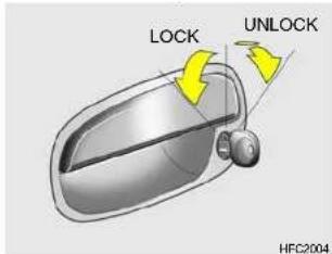 HYUNDAI Matrix (2007) - Locking and Unlocking Front Doors With a Key - 1