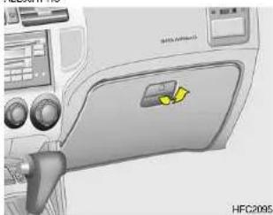 HYUNDAI Matrix (2006) - BOITE A GANTS - 1
