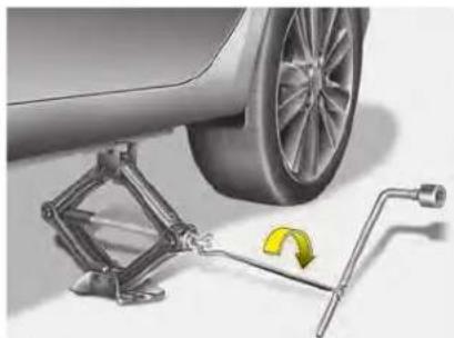 KIA Forte5 (2014) - Changing tires - 5