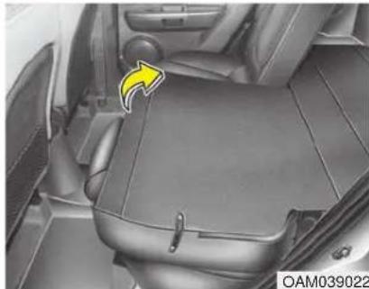 KIA Soul (2013) - Rabattre le dossier arrière : - 2