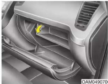 KIA Soul (2012) - Center console storage - 1