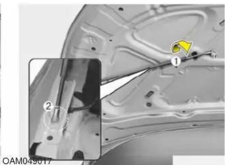 KIA Soul (2012) - Opening the hood - 2
