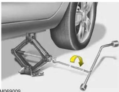 KIA Soul (2012) - Changing tires - 4