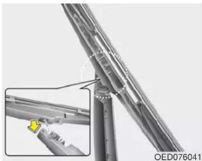 KIA Soul (2012) - CAUTION - Wiper arms - 2