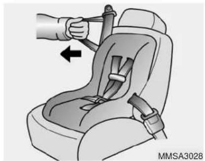 KIA Sedona (2012) - Ceinture de sécurité passager mise en mode de verrouillage automatique - 2