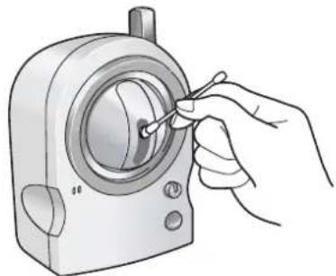 PANASONIC BL-C131A - Cleaning the lens - 1