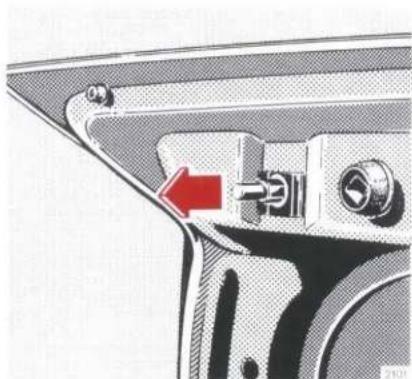 Mercedes-Benz 230 E (1988) - First Aid Kit - 1