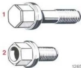Mercedes-Benz 300 CE (1988) - Changing Wheels - 2