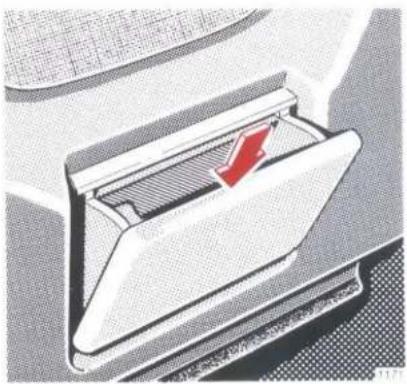 Mercedes-Benz 300 CE (1988) - Ashtrays - 1