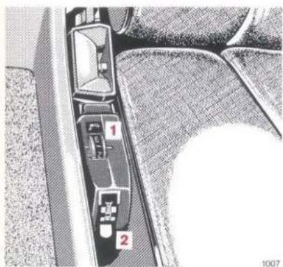 Mercedes-Benz 300 CE (1988) - Electrical Front Seat Adjustment - 2