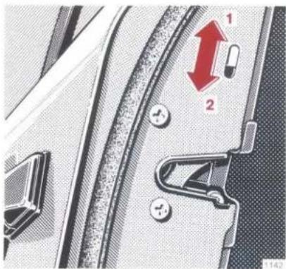 Mercedes-Benz 300 CE (1988) - Locking and Unlocking of Doors - 2