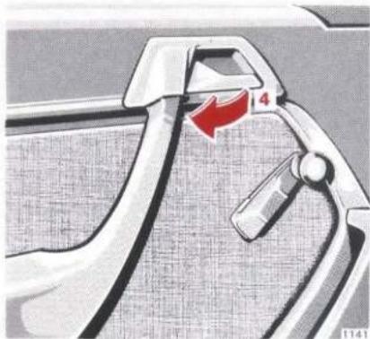 Mercedes-Benz 300 CE (1988) - Locking and Unlocking of Doors - 1