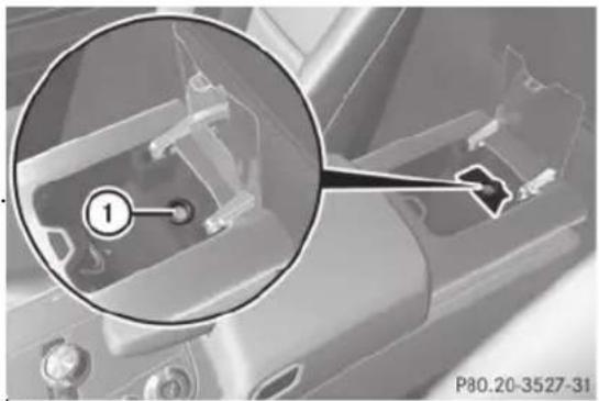 Mercedes-Benz SLS AMG Roadster (2014) - Unlocking the trunk (mechanical key) - 1