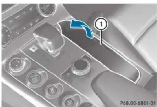 Mercedes-Benz SLS AMG Roadster (2014) - Stowage compartment in the center console - 1