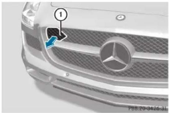 Mercedes-Benz SLS AMG Coupe (2012) - Installation de l'oeillet de remorquage - 1