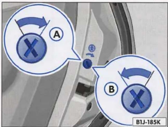 VOLKSWAGEN Golf (2005) - Deactivating the child safety lock - 2