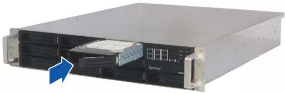 SYNOLOGY RackStation RS3412xs - Installation des disques durs - 4