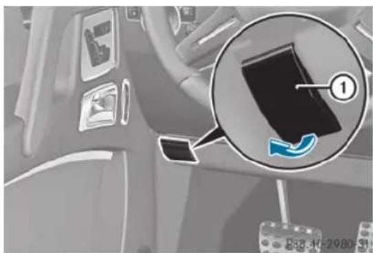 Mercedes-Benz G-Class (2014) - Ouverture du capot - 1